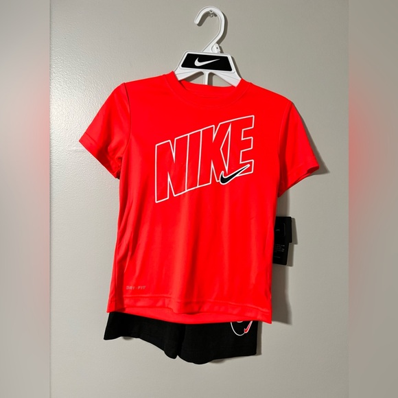 Nike Boys 2 Piece Set Dri Fit 7 - Picture 1 of 9